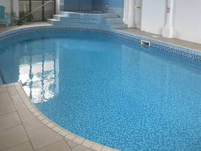 Cottage with pool & garden - Image 2