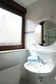 Dedicated room with garden - Image 5