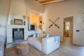 Holiday home with garden, private pool & barbecue | Perfect for remote work - Image 5