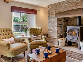 Cottage with garden, terrace & BBQ - Image 5
