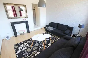 Apartment with terrace - Image 2