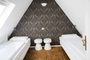 Premium Suite 105 - Image 3