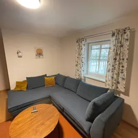 Apartment with garden - Image 3