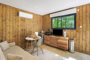 Merveilleuse maison de vacances adaptée aux familles avec piscine, barbecue et terrasse | Vue jardin - Image 3