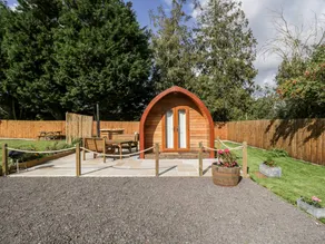 Family-friendly nice cottage with hot tub & garden - Image 2