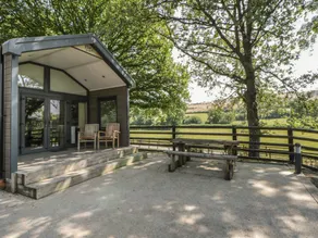 Cottage with jacuzzi & garden - Image 4