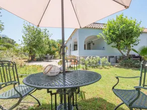 Wonderful holiday home with garden, private pool & barbecue - Image 2