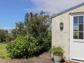 Child-friendly beautiful cottage with garden | Dogs allowed - Image 4