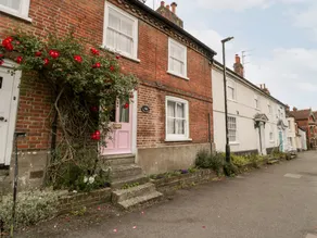 Cottage with garden - Image 3