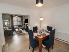 Cottage adapté aux familles avec jardin - Image 4