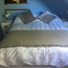 Weekday Rental Monday to Friday (Cosy bedroom) - Image 2