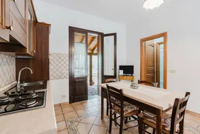 Holiday home with barbeque & terrace | Garden view - Image 5
