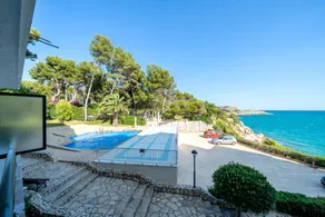 Child-friendly charming flat with garden, terrace & private pool | Garden view | Beach nearby - Image 2