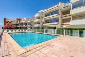 Holiday apartment with terrace & pool | Beach view - Image 2