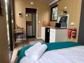Charming Farm Stay with Dam Views and Fire Pit in Cedar Creek, Australia - Image 2