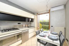 Appartamento adatto alle famiglie con piscina, giardino e terrazza - Image 4