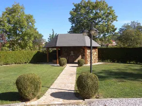 Holiday apartment with BBQ & garden - Image 5
