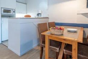 Apartment with terrace, sauna & pool - Image 2