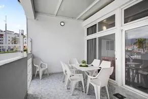 Flat with heated pool & terrace - Image 5