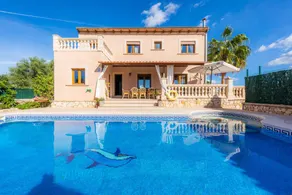 Maison avec piscine privée, barbecue et terrasse - Image 4