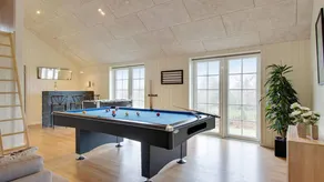 Holiday home with private pool & garden - Image 5
