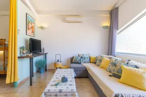 Family-friendly lovely house with pool, terrace & barbeque | Garden view | Pet-friendly - Image 3