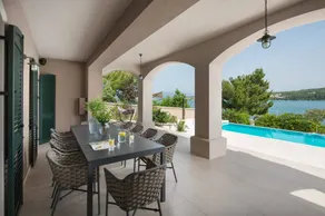 Villa con sauna, giardino e piscina privata | Vista sul giardino - Image 3