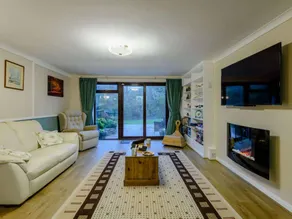 Holiday home with barbeque & garden | Water view - Image 2