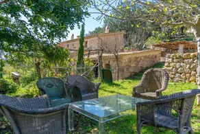 Chalet with terrace, garden & private pool - Image 4