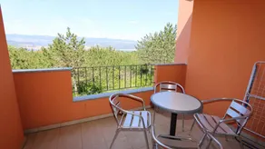 Apartamento con jardín, barbacoa y terraza - Image 3