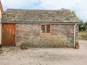 Cottage with garden - Image 2