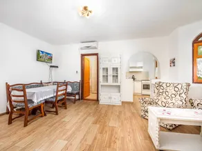 Pleasant holiday home with private pool, garden & BBQ - Image 4