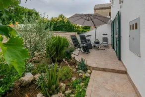 Casa con jardín, terraza y barbacoa - Image 5