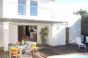 Villa avec jardin, piscine et terrasse | Vue jardin - Image 4