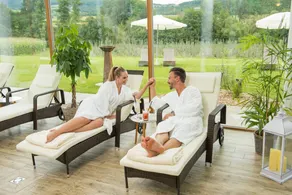 House with sauna, hot tub & garden - Image 2