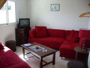 Holiday home with barbecue & garden - Image 2