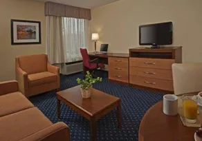 Comfort Inn Joint Base Andrews - Image 4