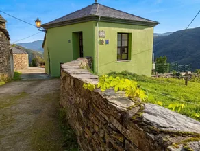 Holiday home with garden, barbeque & terrace | Mountain view - Image 2