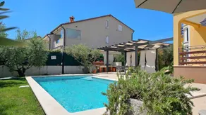Fully equipped spacious villa with terrace, barbeque & private pool | Pets are welcome - Image 3
