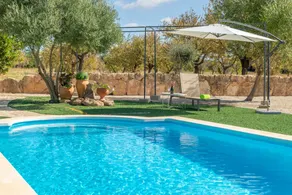 Villa with terrace, BBQ & private pool - Image 5