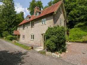 Cottage with garden - Image 2