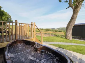 Children-friendly cottage with garden & hot tub | Dogs allowed - Image 2