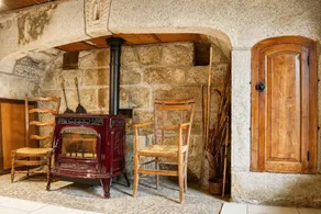 Charming Aubrac Cottage: Mountain View, Wi-Fi, Accessible, Sleeps 12 - Image 3