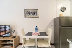 Charmant appartement entièrement équipé avec jardin, barbecue et piscine | Vue montagne | Plage à proximité | Parfait pour le travail à distance - Image 5