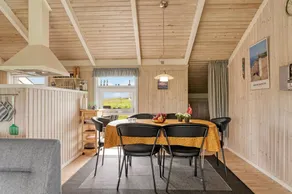 House with hot tub, terrace & sauna - Image 3