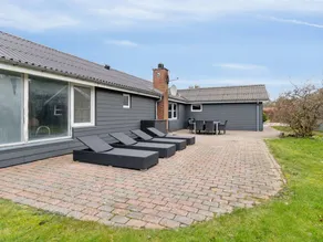 Holiday home with terrace, private pool & barbeque - Image 4