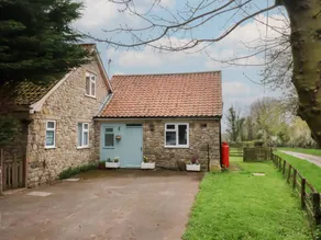 Cottage with garden - Image 2