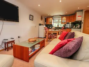 Cottage with garden - Image 3
