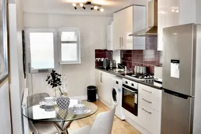 Flat with terrace & garden - Image 2