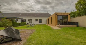 Gite with barbecue, terrace & garden - Image 2
